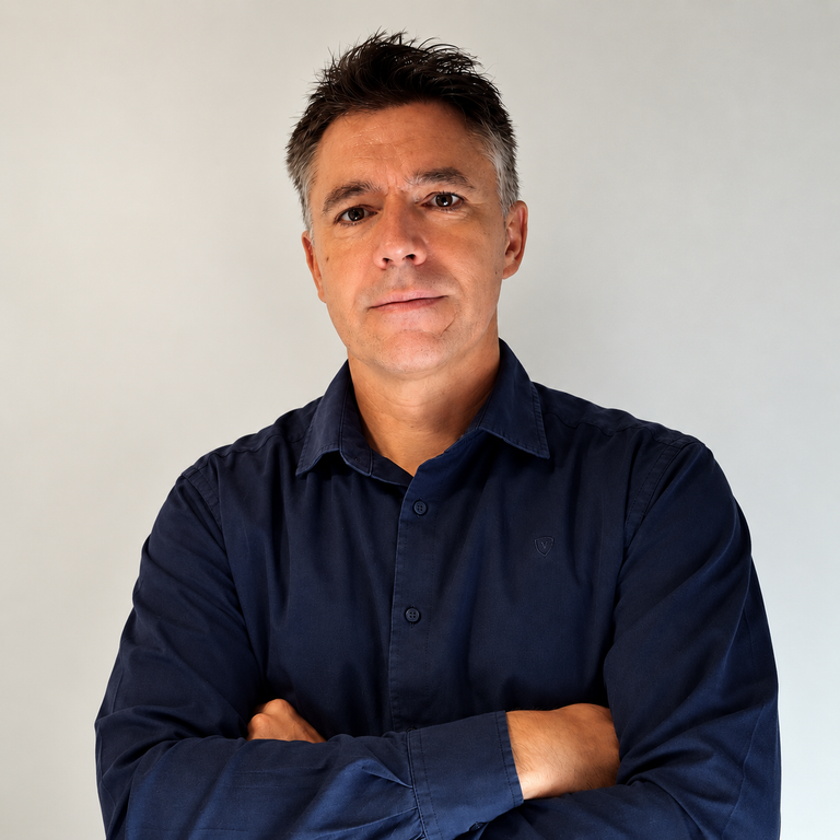 Portada de la entrevista a José Carlos Villar, profesor de FP de Informática, por el Día Mundial de las y los Docentes 2026