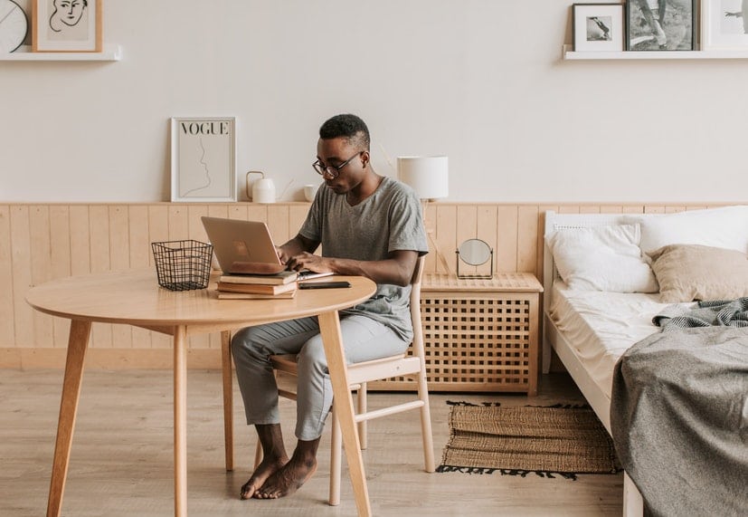 clases virtuales a través de una plataforma de formación